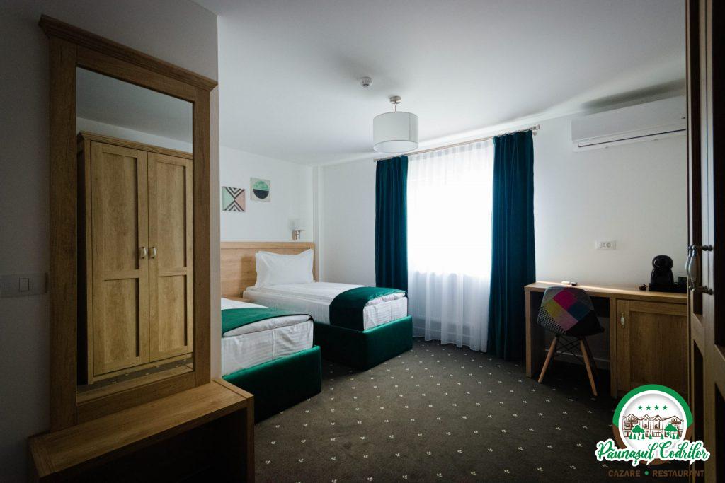 cazare motel Bucovina Campulung Moldovenesc Paunasul Codrilor