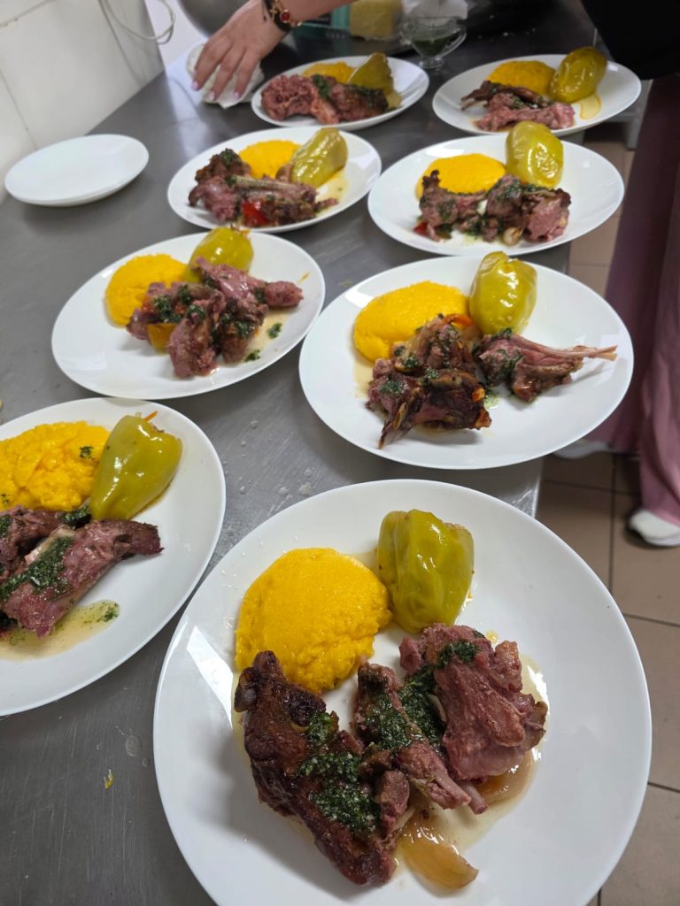 Restaurant Paunasul Codrilor Cazare Bucovina Campulung Moldovenesc
