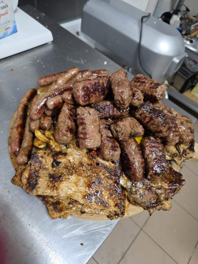Restaurant Paunasul Codrilor Cazare Bucovina Campulung Moldovenesc